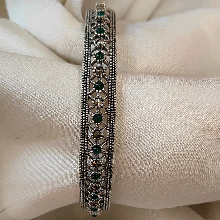 Gia Green Stone Marcasite Kada